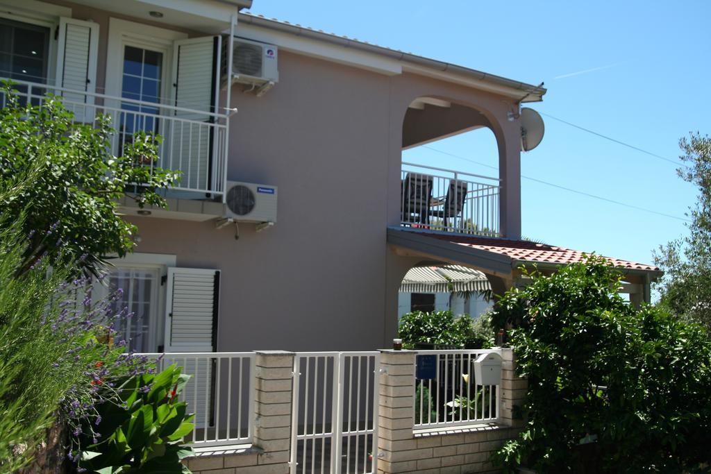 Apartments Soldo Pinezici  Bagian luar foto